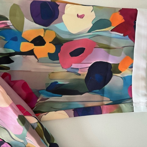 Adorable, relaxed fit pants- floral Size Small - Picture 3 of 5